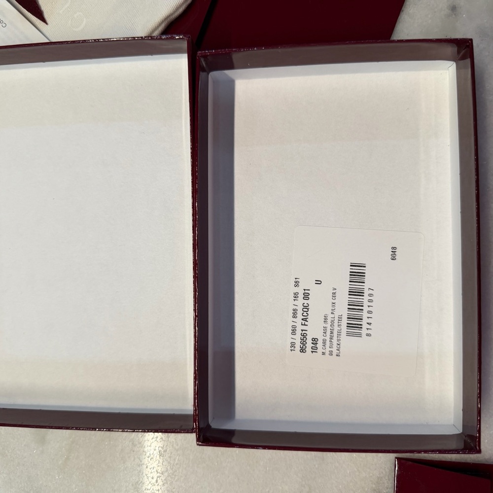 Gucci Burgundy gift Box with dust bag, ribbon and evelopes - Picture 8 of 8